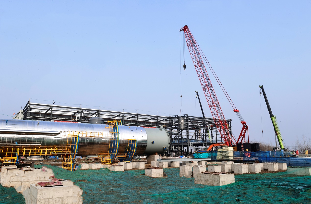 淮北礦業(yè)集團(tuán)華塑股份:三氯氫硅項(xiàng)目投料試車暨電子新材料項(xiàng)目現(xiàn)場(chǎng)。陳春秋攝